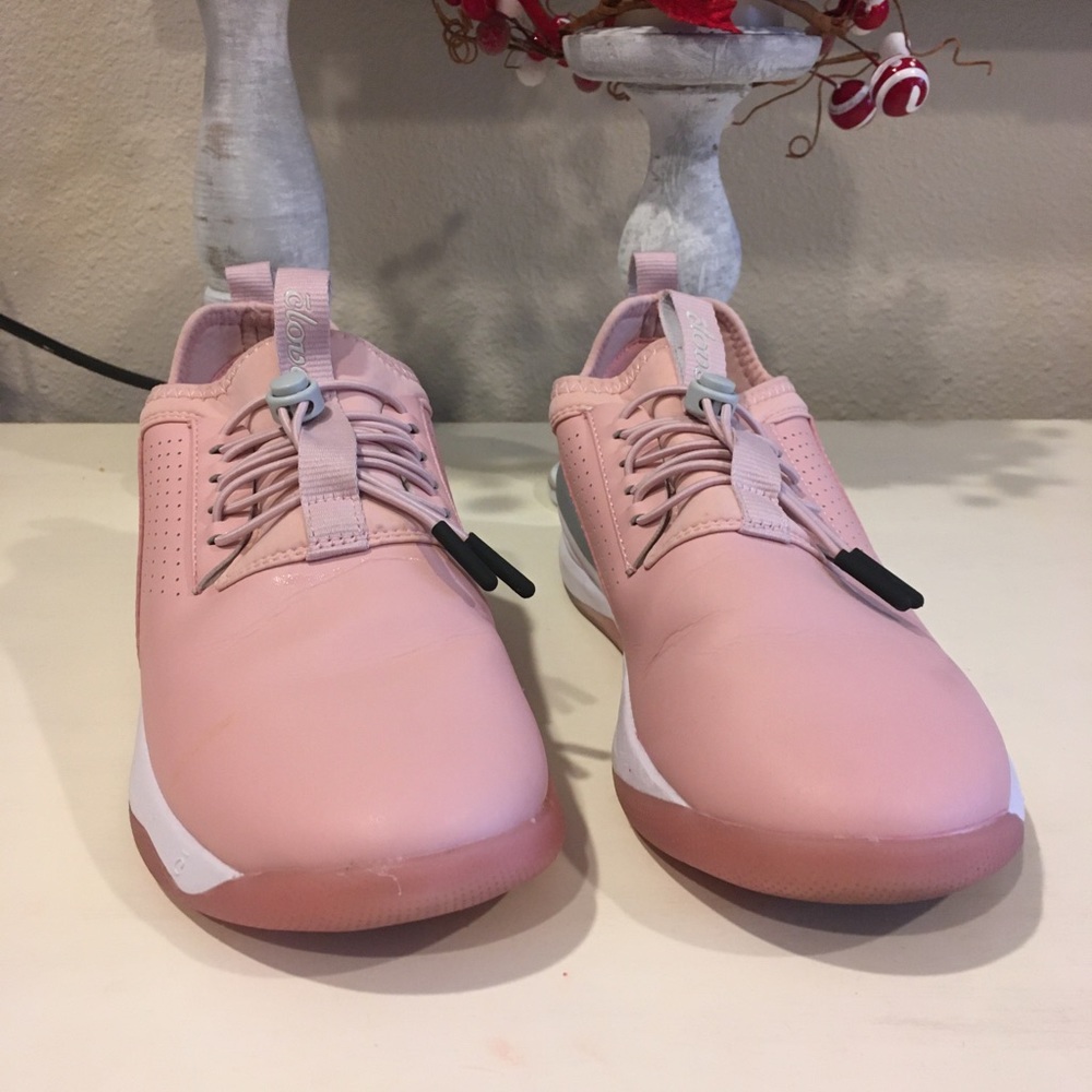 Clove tennis shoes